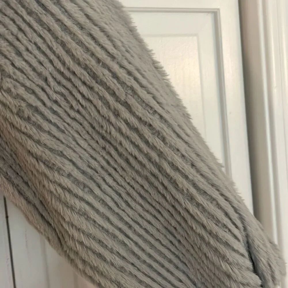 Catherine Malandrino NWT grey faux fur puff sleeve sweater small - Picture 8 of 12